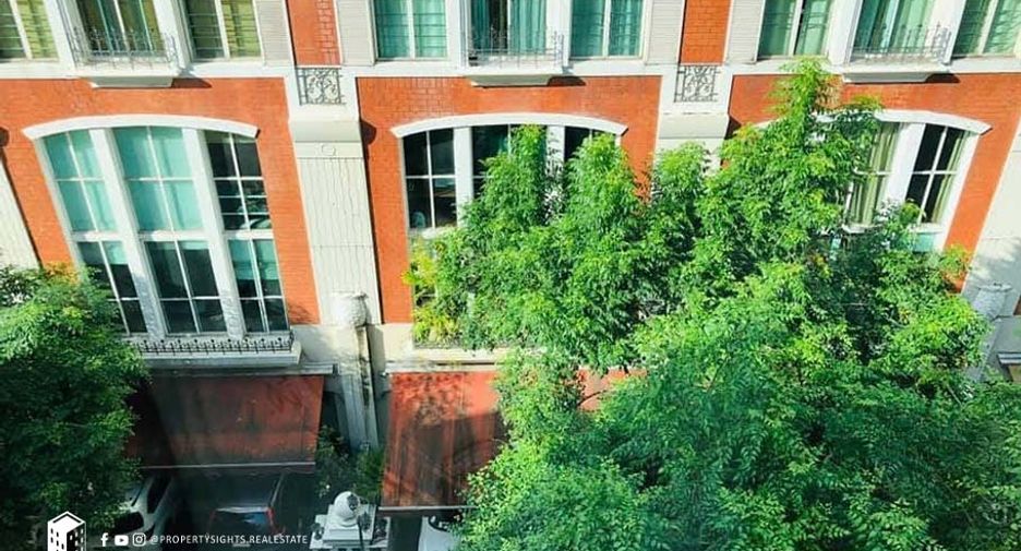 For rent 4 bedrooms townhouse in Khlong Toei, Bangkok