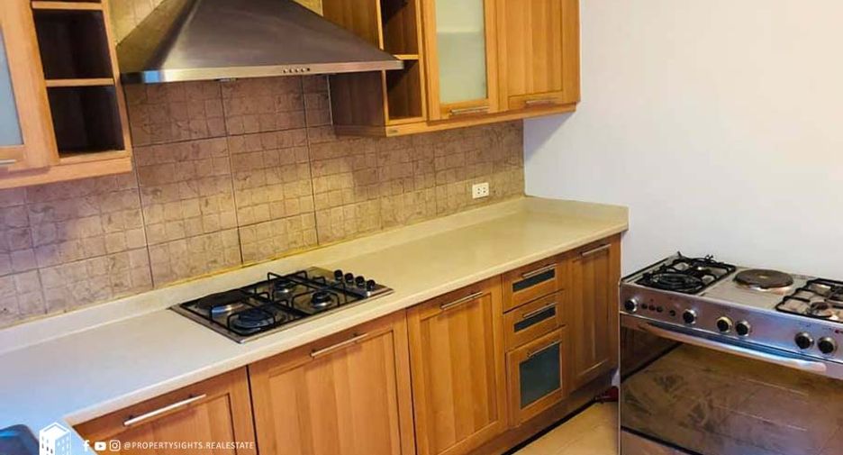 For rent 4 bedrooms townhouse in Khlong Toei, Bangkok