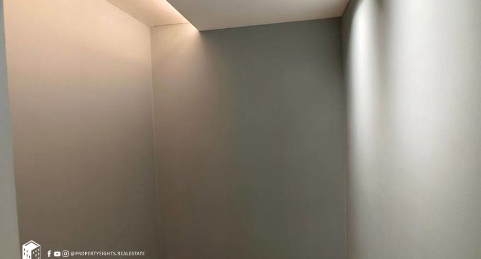 For rent 2 bedrooms condo in Sathon, Bangkok