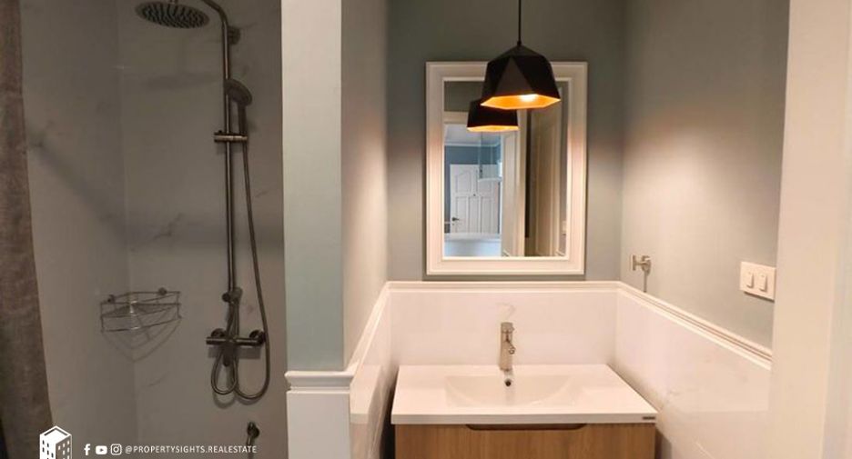 For rent 2 bedrooms condo in Sathon, Bangkok