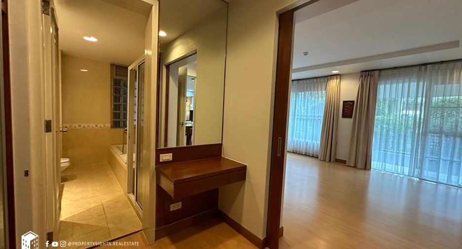 For rent 3 bedrooms condo in Sathon, Bangkok