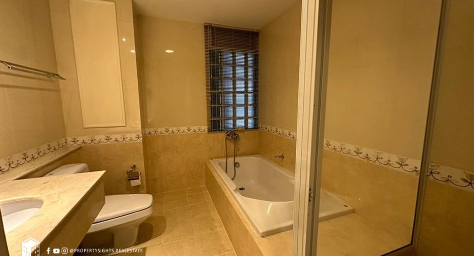 For rent 3 bedrooms condo in Sathon, Bangkok