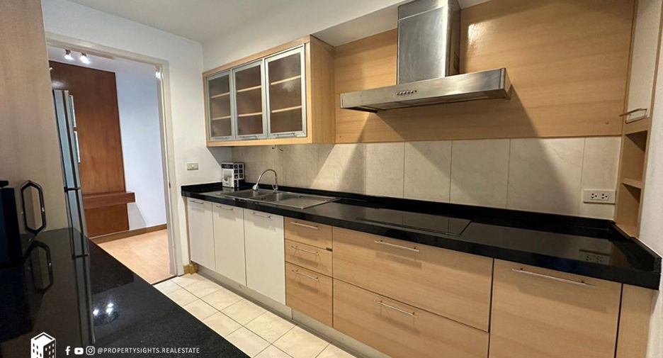 For rent 3 bedrooms condo in Sathon, Bangkok