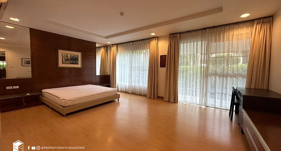 For rent 3 bedrooms condo in Sathon, Bangkok