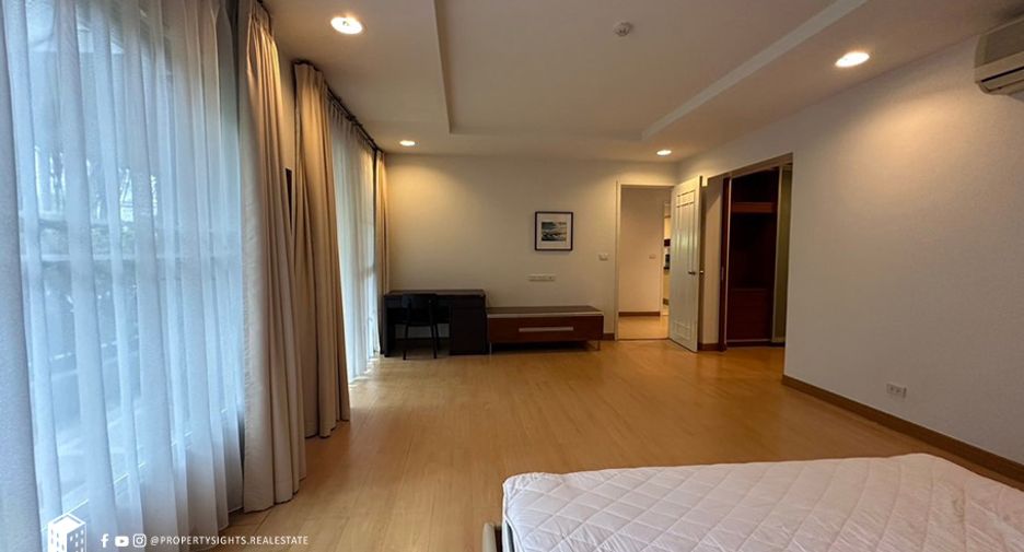 For rent 3 bedrooms condo in Sathon, Bangkok