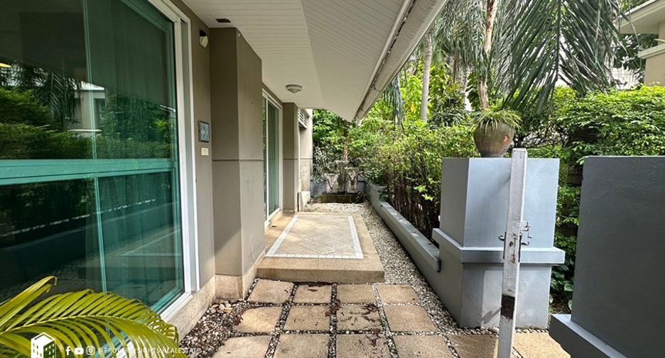 For rent 3 bedrooms condo in Sathon, Bangkok