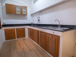 Reihenhaus zur Miete mit 5 Zimmer in Khlong Toei, Bangkok