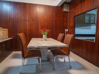 Reihenhaus zur Miete mit 5 Zimmer in Khlong Toei, Bangkok