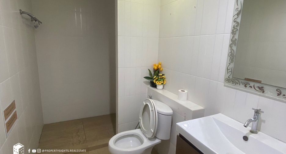 For rent 4 bedrooms townhouse in Khlong Toei, Bangkok