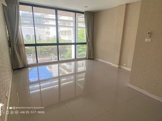 Reihenhaus zur Miete mit 4 Zimmer in Khlong Toei, Bangkok