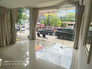 Reihenhaus zur Miete mit 4 Zimmer in Khlong Toei, Bangkok