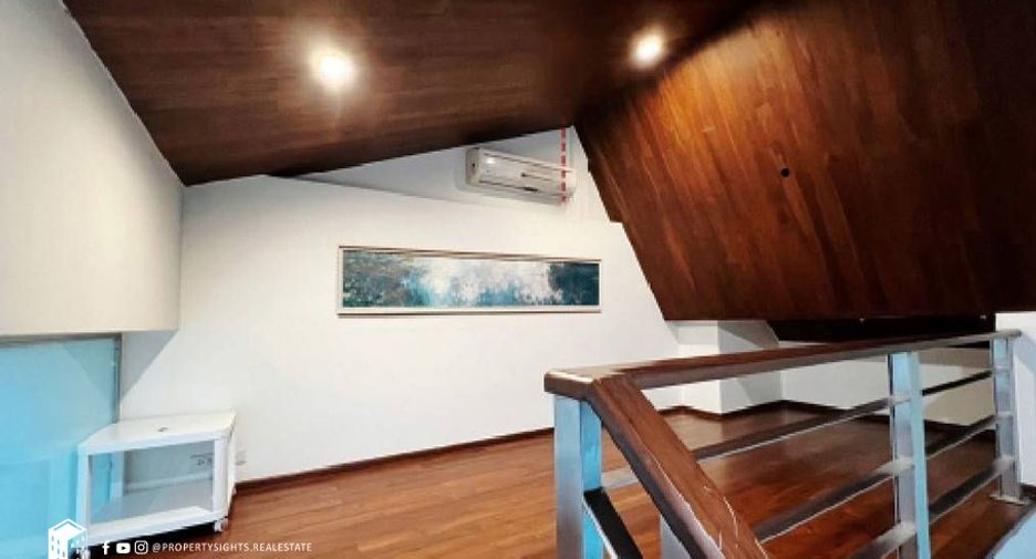 For rent 4 bedrooms townhouse in Khlong Toei, Bangkok