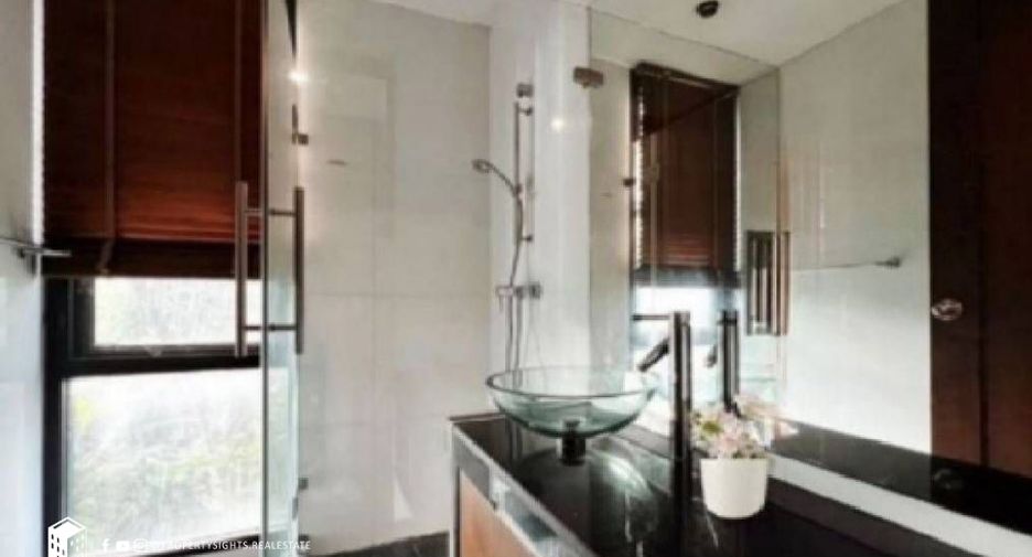 For rent 4 bedrooms townhouse in Khlong Toei, Bangkok