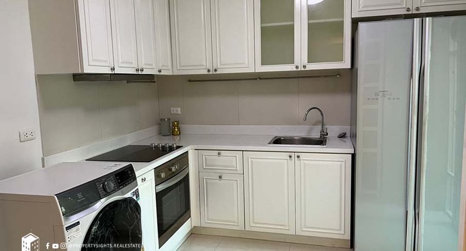 For rent 3 bedrooms condo in Khlong Toei, Bangkok