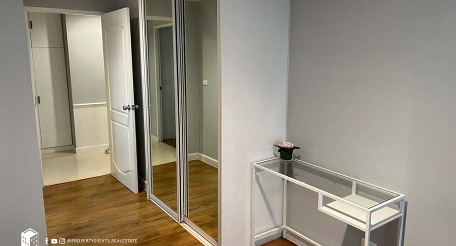 For rent 3 bedrooms condo in Khlong Toei, Bangkok