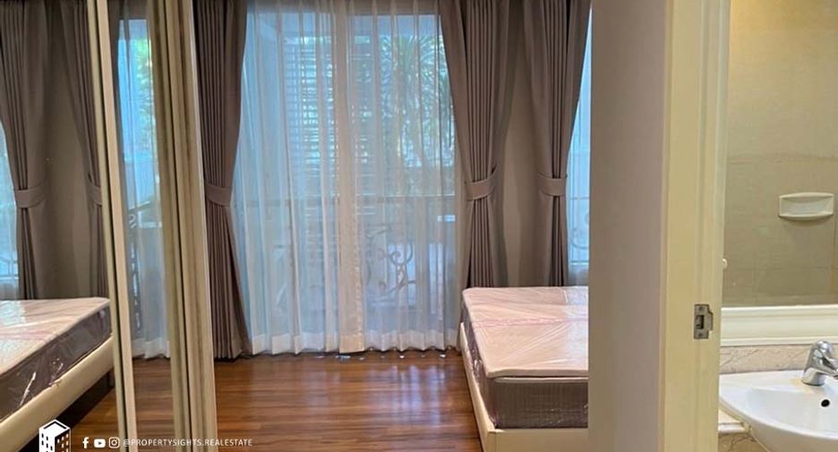 For rent 3 bedrooms condo in Khlong Toei, Bangkok