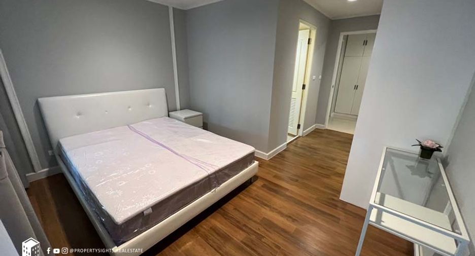 For rent 3 bedrooms condo in Khlong Toei, Bangkok
