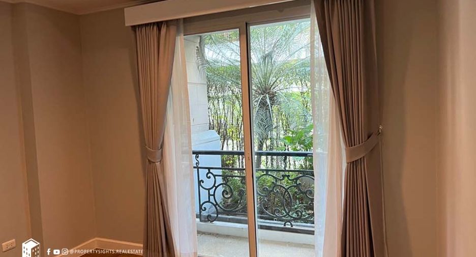 For rent 3 bedrooms condo in Khlong Toei, Bangkok