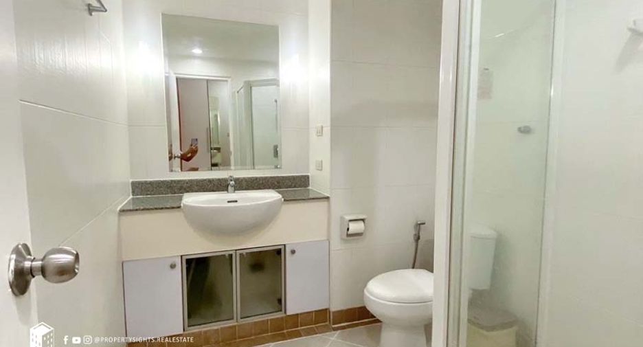 For rent 1 bed condo in Yan Nawa, Bangkok