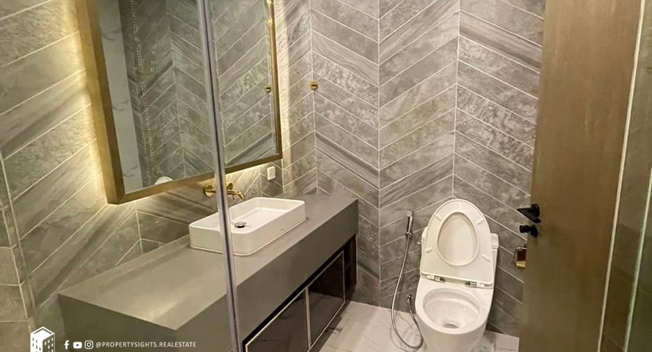 For rent 3 bedrooms condo in Khlong Toei, Bangkok