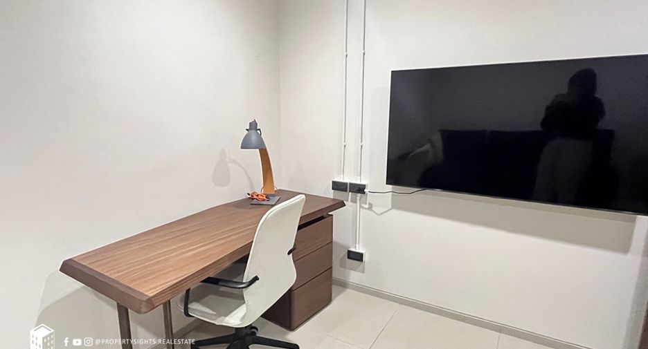 For rent 3 bedrooms condo in Khlong Toei, Bangkok
