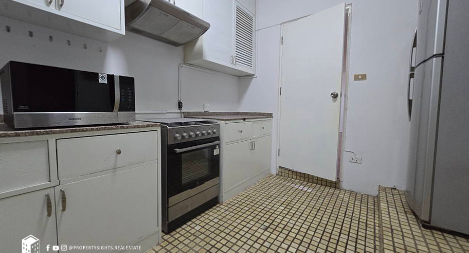Condo en alquiler de 3 habitaciones en Khlong Toei, Bangkok