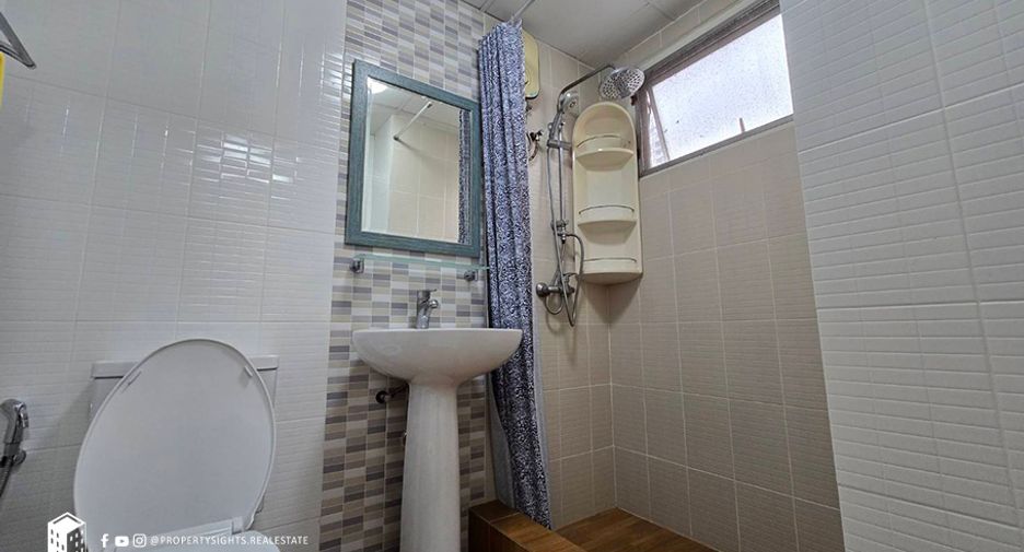 Condo en alquiler de 3 habitaciones en Khlong Toei, Bangkok