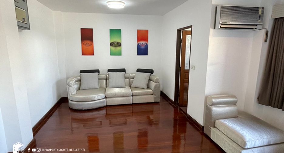For rent 3 bedrooms townhouse in Khlong Toei, Bangkok
