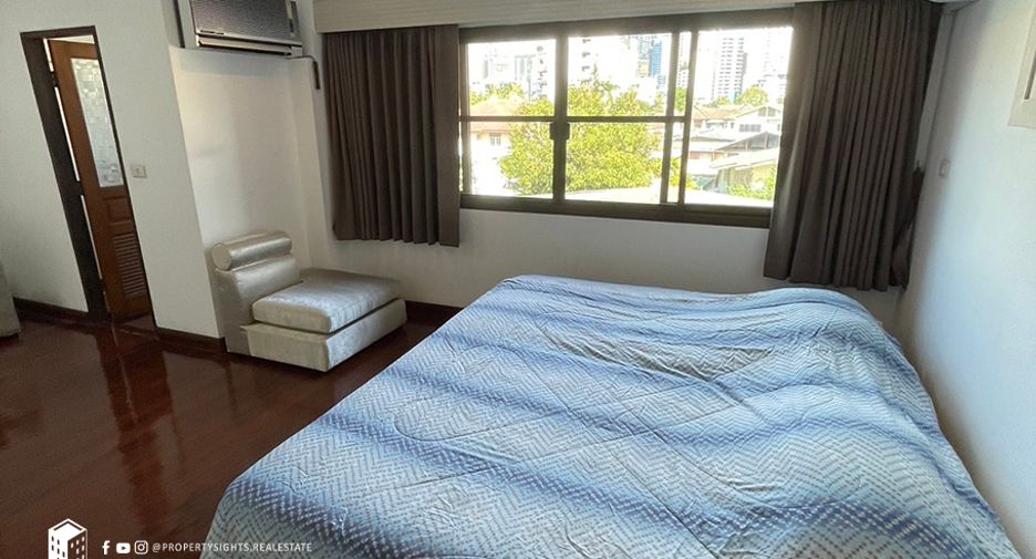 For rent 3 bedrooms townhouse in Khlong Toei, Bangkok