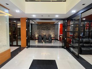 Reihenhaus zur Miete mit 5 Zimmer in Khlong Toei, Bangkok