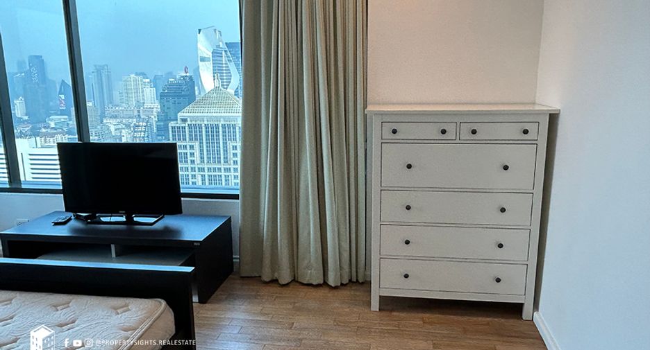 For rent 2 bedrooms condo in Pathum Wan, Bangkok