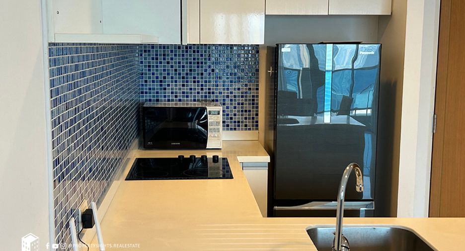 For rent 2 bedrooms condo in Pathum Wan, Bangkok