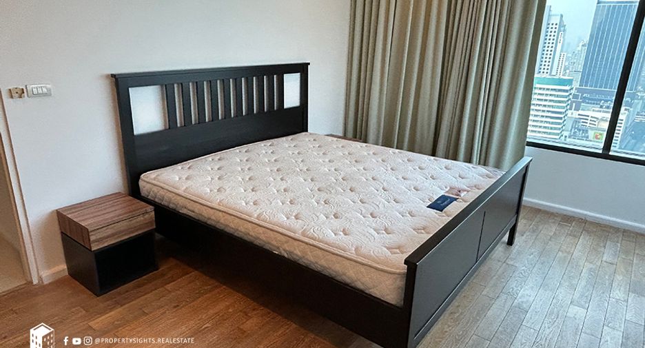 For rent 2 bedrooms condo in Pathum Wan, Bangkok