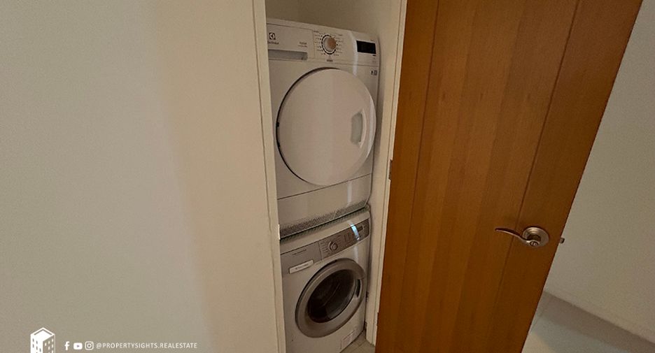 For rent 2 bedrooms condo in Pathum Wan, Bangkok