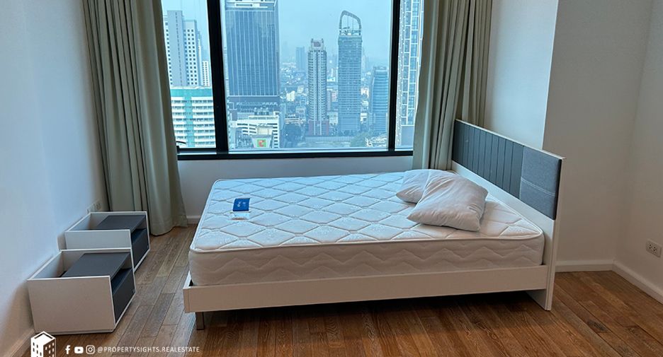 For rent 2 bedrooms condo in Pathum Wan, Bangkok