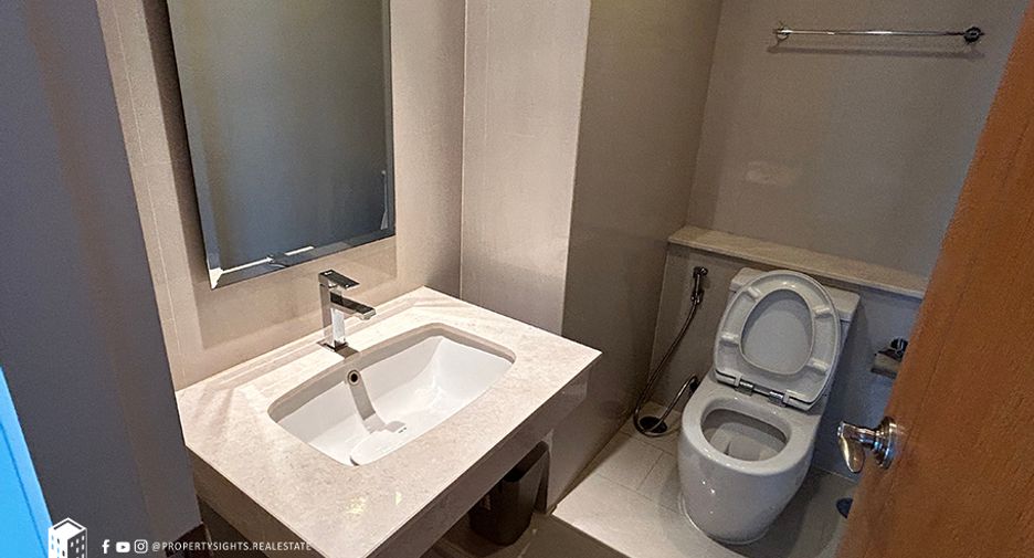 For rent 2 bedrooms condo in Pathum Wan, Bangkok