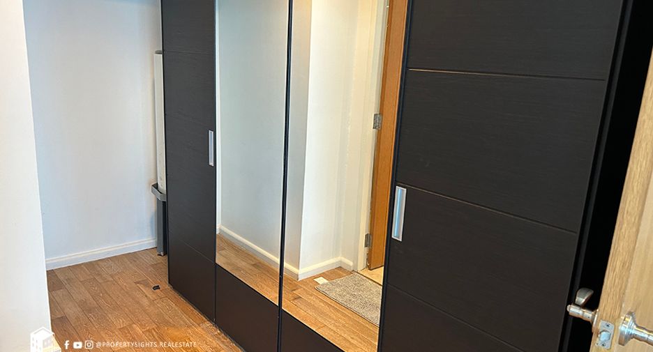 For rent 2 bedrooms condo in Pathum Wan, Bangkok