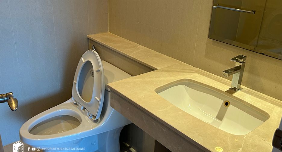 For rent 2 bedrooms condo in Pathum Wan, Bangkok