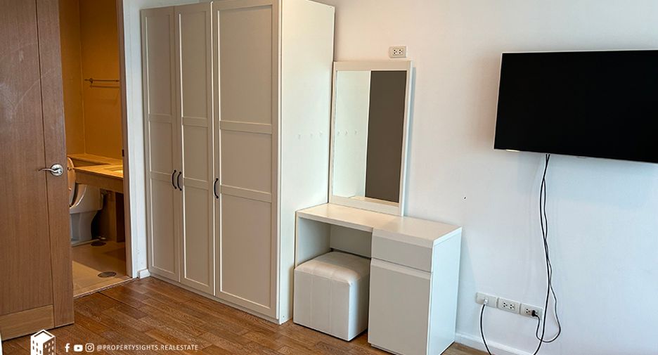 For rent 2 bedrooms condo in Pathum Wan, Bangkok