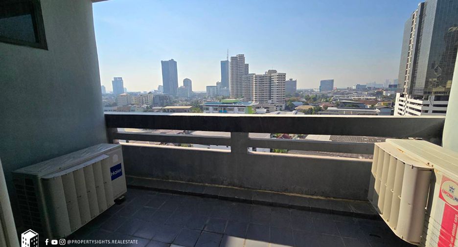 For rent 2 bedrooms condo in Khlong Toei, Bangkok