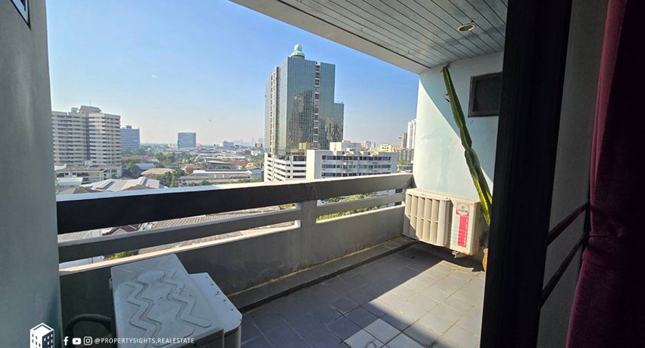 For rent 2 bedrooms condo in Khlong Toei, Bangkok