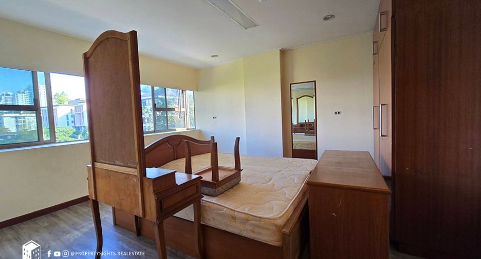 For rent 3 bedrooms condo in Watthana, Bangkok