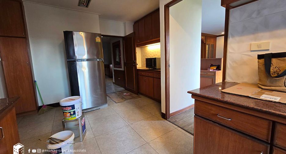 For rent 3 bedrooms condo in Watthana, Bangkok