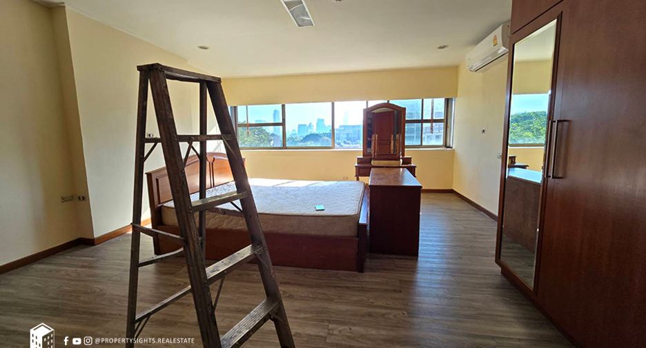 For rent 3 bedrooms condo in Watthana, Bangkok