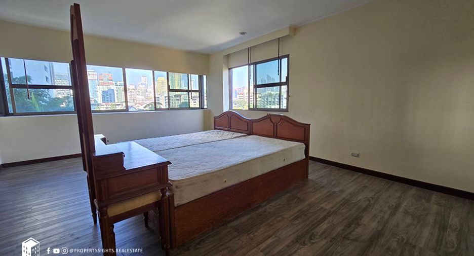 For rent 3 bedrooms condo in Watthana, Bangkok
