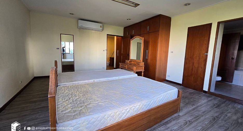 For rent 3 bedrooms condo in Watthana, Bangkok