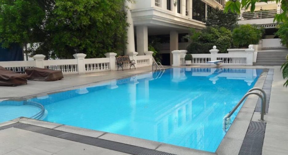 For rent 3 bedrooms condo in Pathum Wan, Bangkok