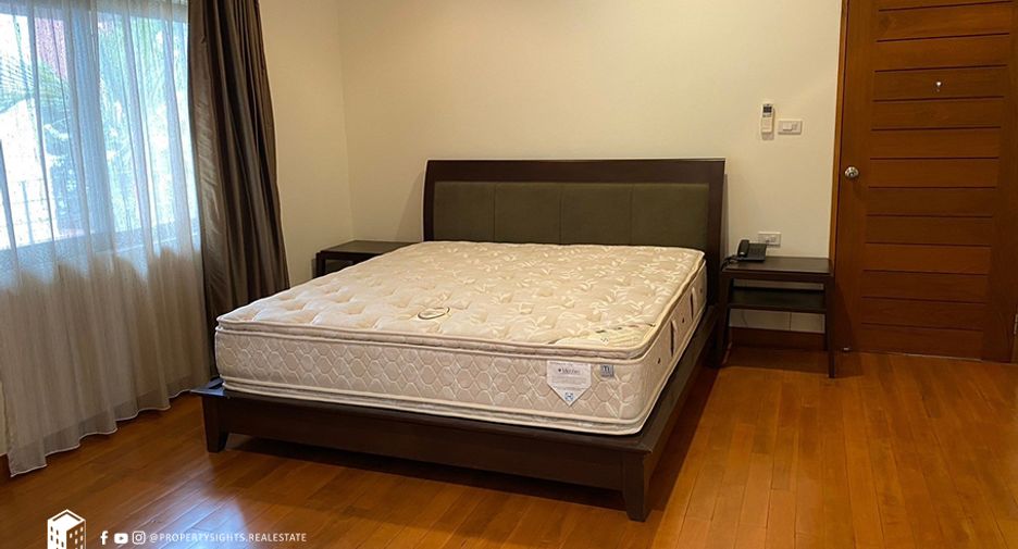 For rent 4 bedrooms house in Khlong Toei, Bangkok