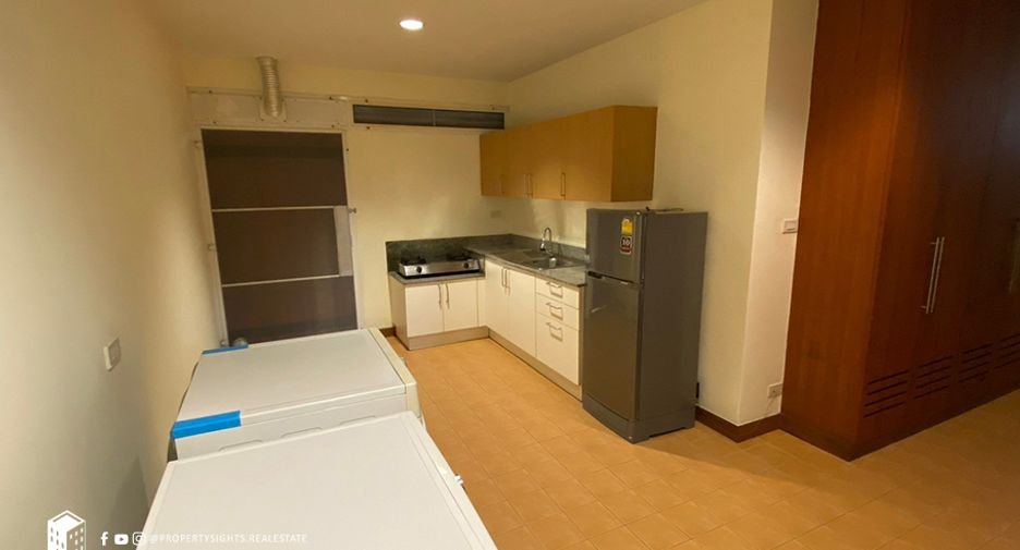 For rent 4 bedrooms house in Khlong Toei, Bangkok