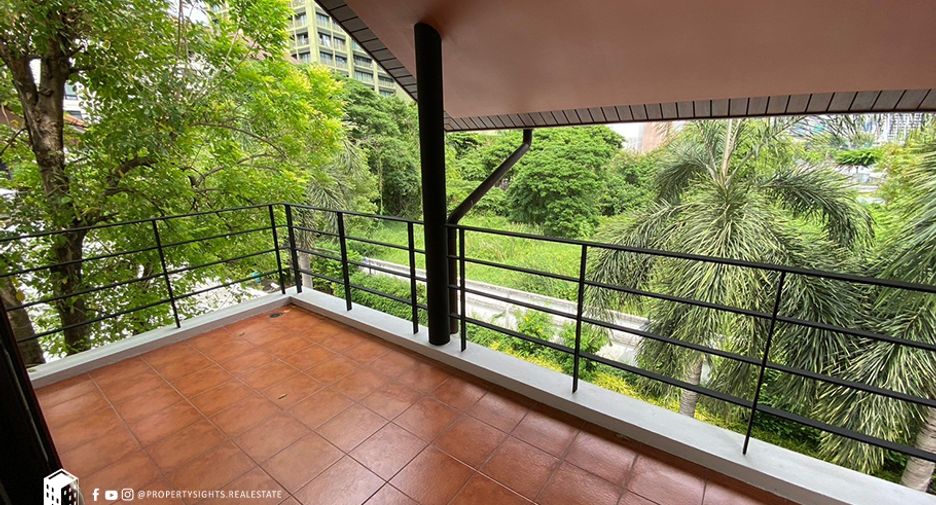 For rent 4 bedrooms house in Khlong Toei, Bangkok